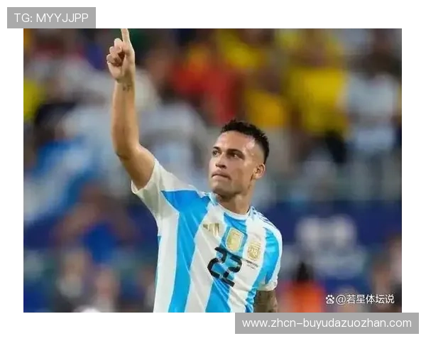 国米球迷客场高歌劳塔罗,阿根廷国旗飘扬看台 国米球迷客场高歌劳塔罗,阿根廷国旗飘扬看台